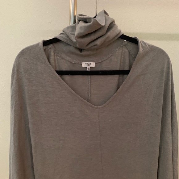 Tobi Cut Out Turtleneck Top - Picture 3 of 4